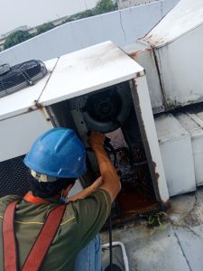 Service AC Split Duct 5 Pk di Kawasam MM2100 Cibitung Bekasi